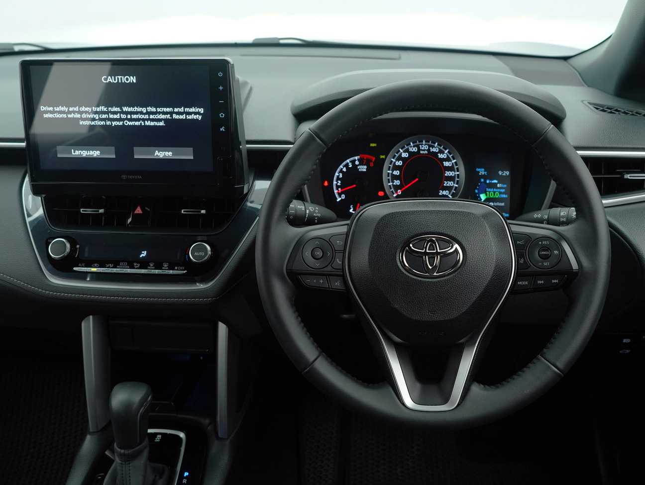 terpakai 2025 Toyota Corolla Cross V 1.8