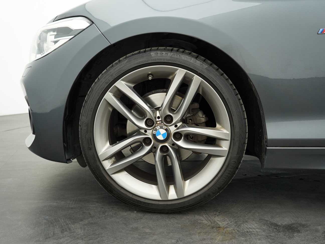 terpakai 2015 BMW 1 20I M SPORT 1.6