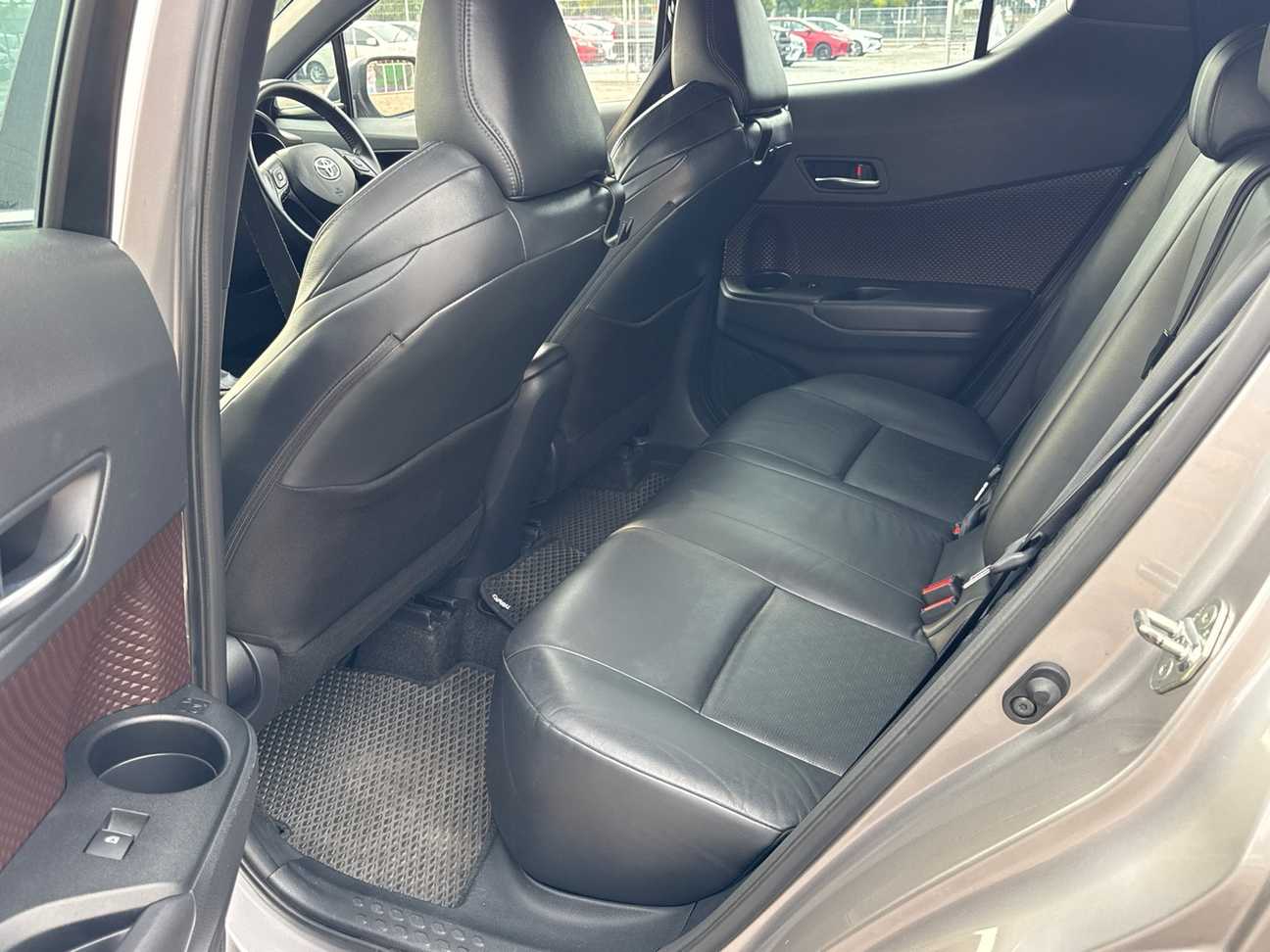 used 2018 Toyota C-HR  1.8