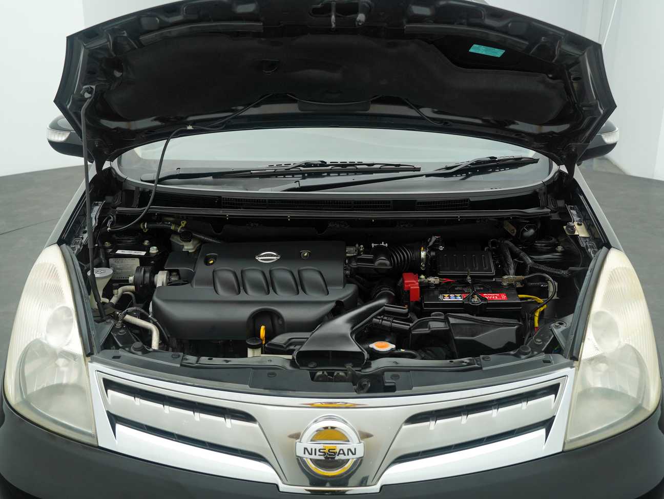 used 2013 Nissan GRAND LIVINA  1.8