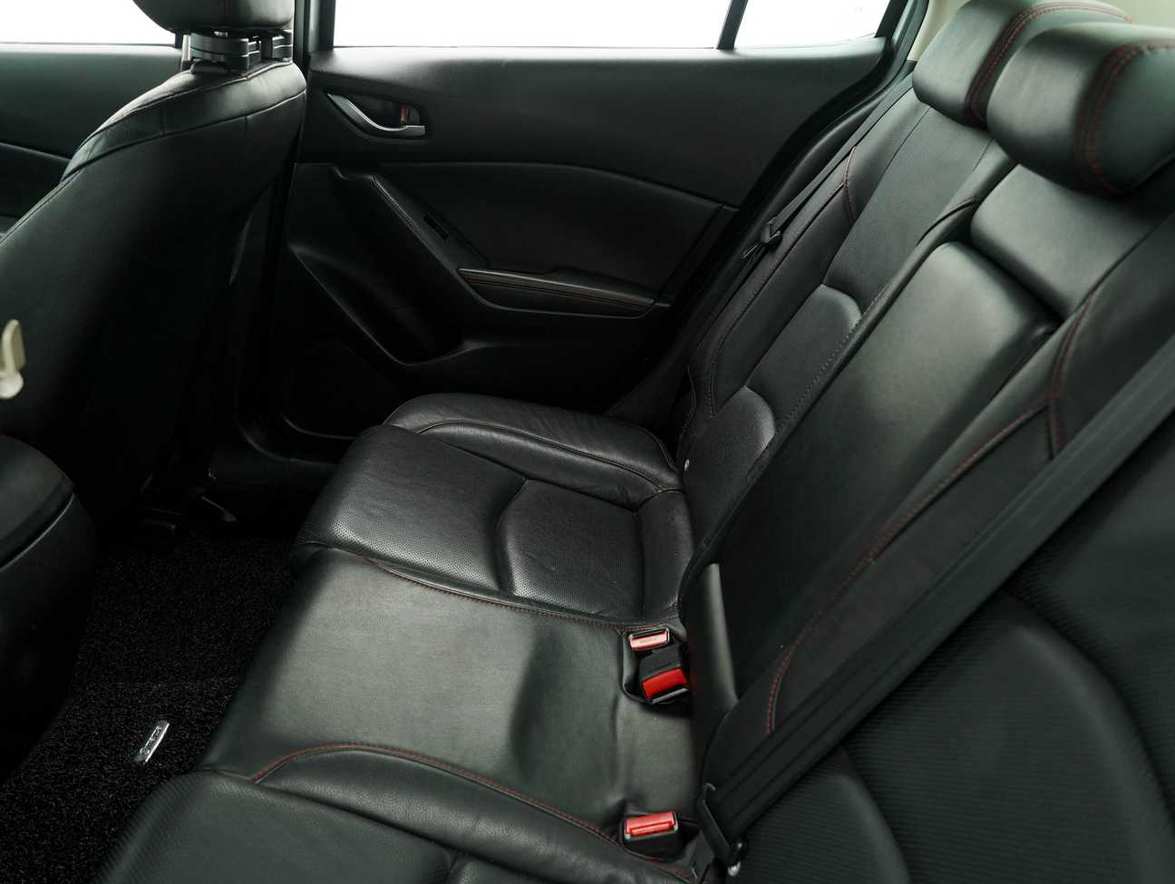 terpakai 2015 Mazda 3 SKYACTIV-G High 2.0