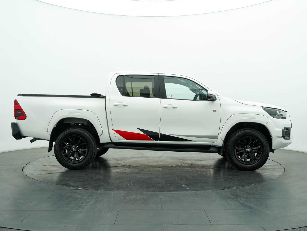 terpakai 2023 Toyota Hilux GR Sport Dual Cab 2.8