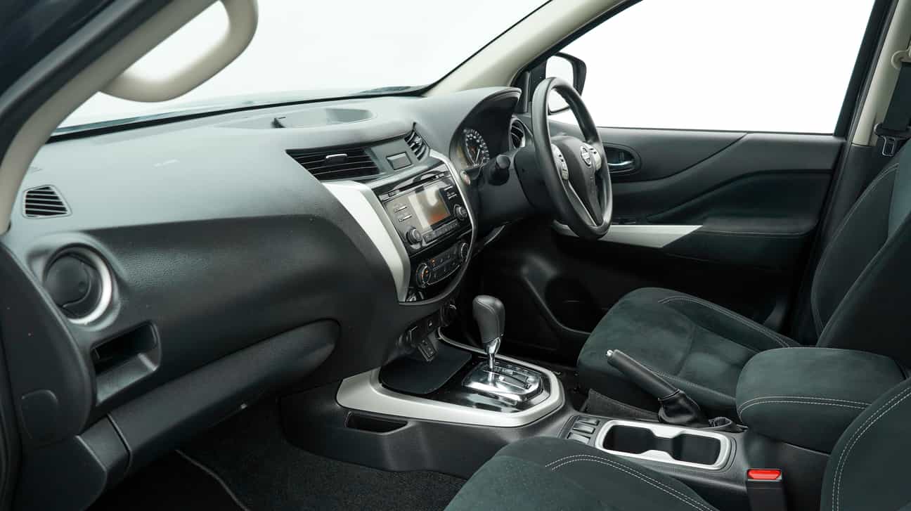 terpakai 2017 Nissan NAVARA NP300 V 2.5