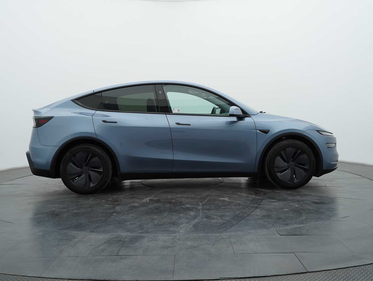 used 2025 Tesla Model Y Standard Range 