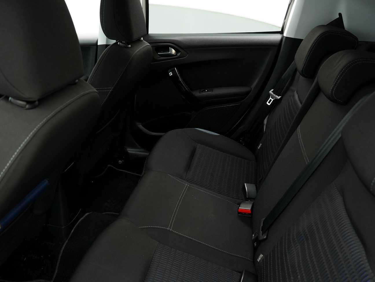 terpakai 2014 Peugeot 208 5-DOOR 1.6