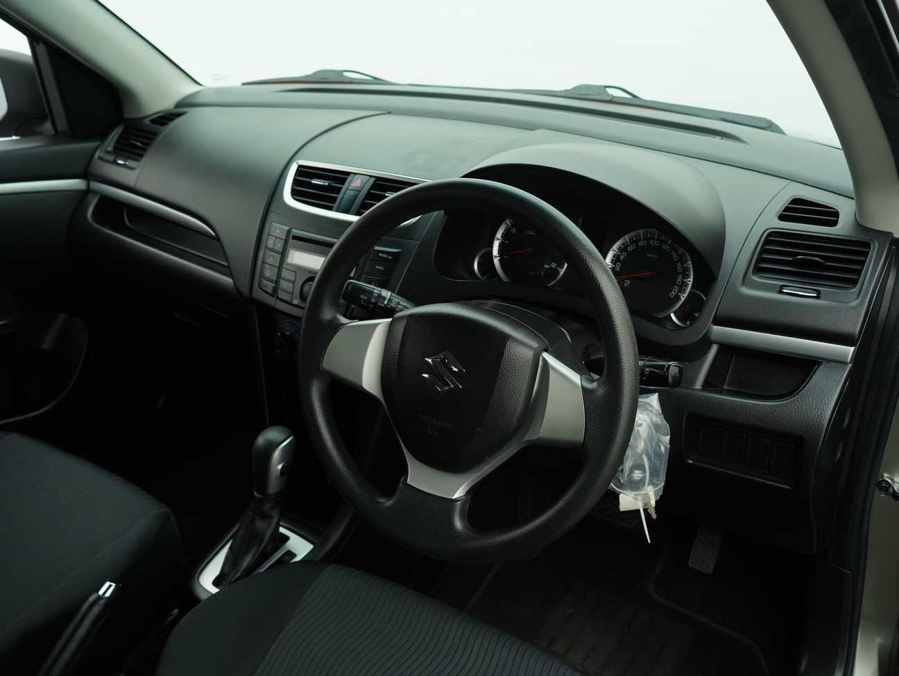 terpakai 2014 Suzuki Swift GL 1.4