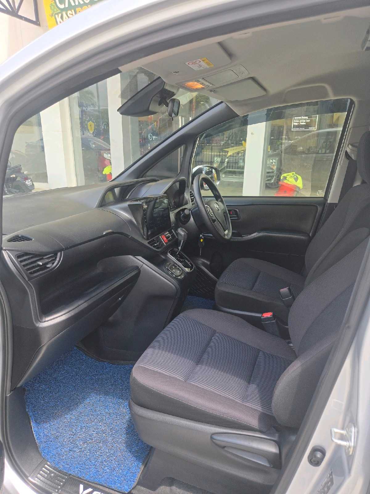 used 2018 Toyota Voxy X 2.0