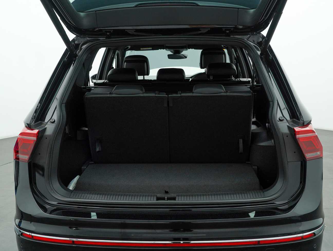 used 2023 Volkswagen Tiguan Allspace R-Line 4MOTION 2.0