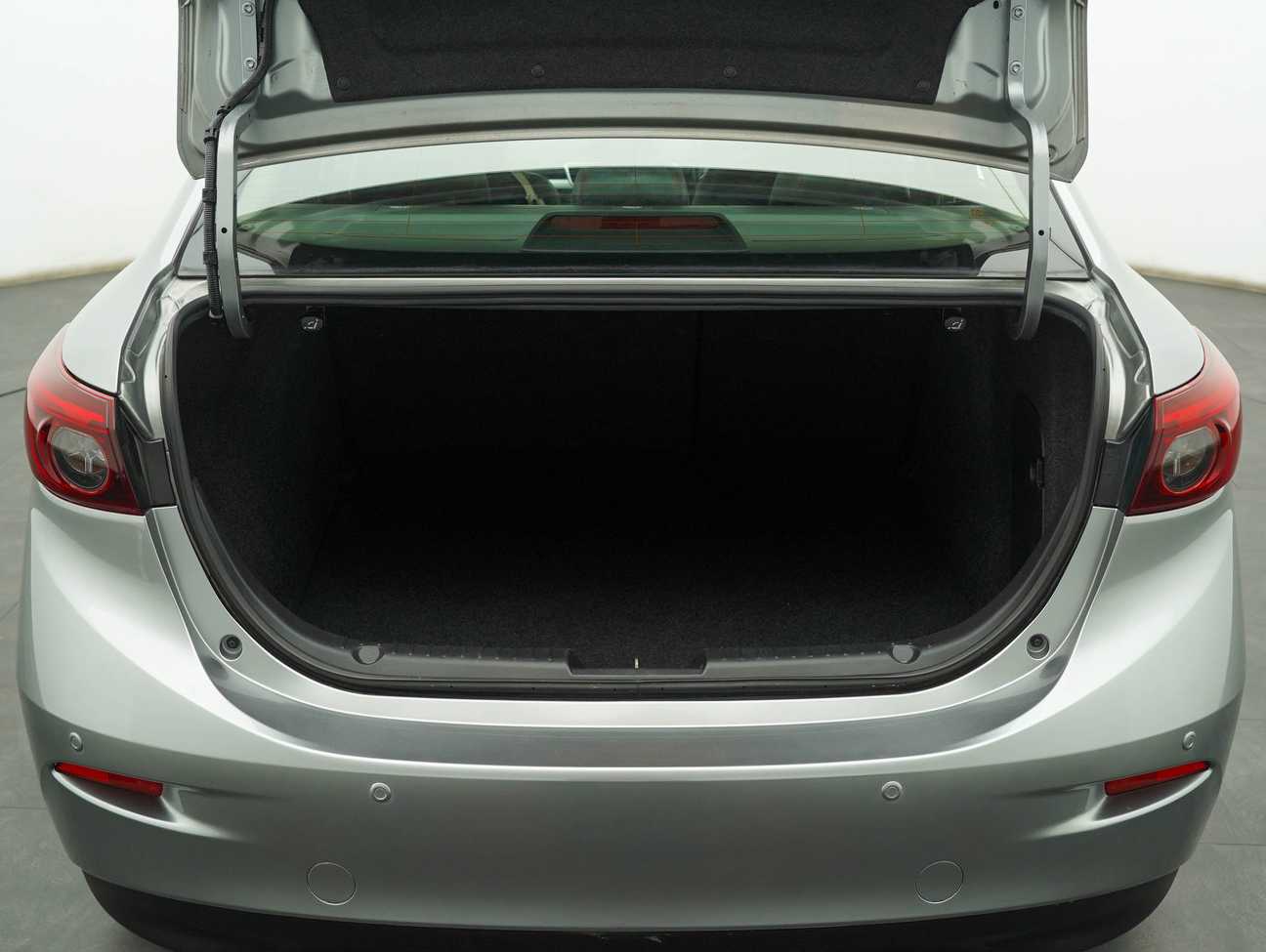 terpakai 2015 Mazda 3 SKYACTIV-G High 2.0