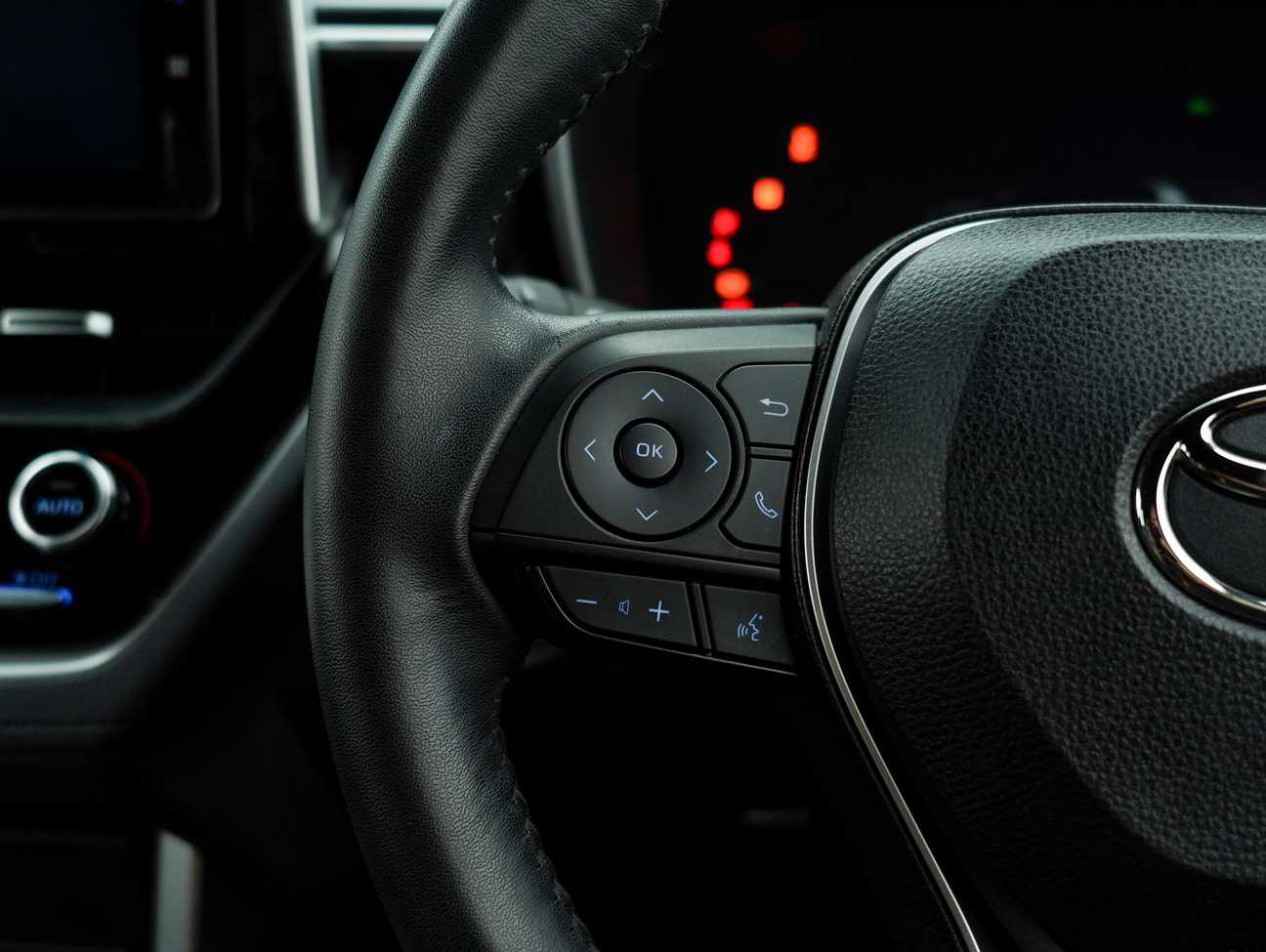 terpakai 2022 Toyota Corolla Cross Hybrid 1.8