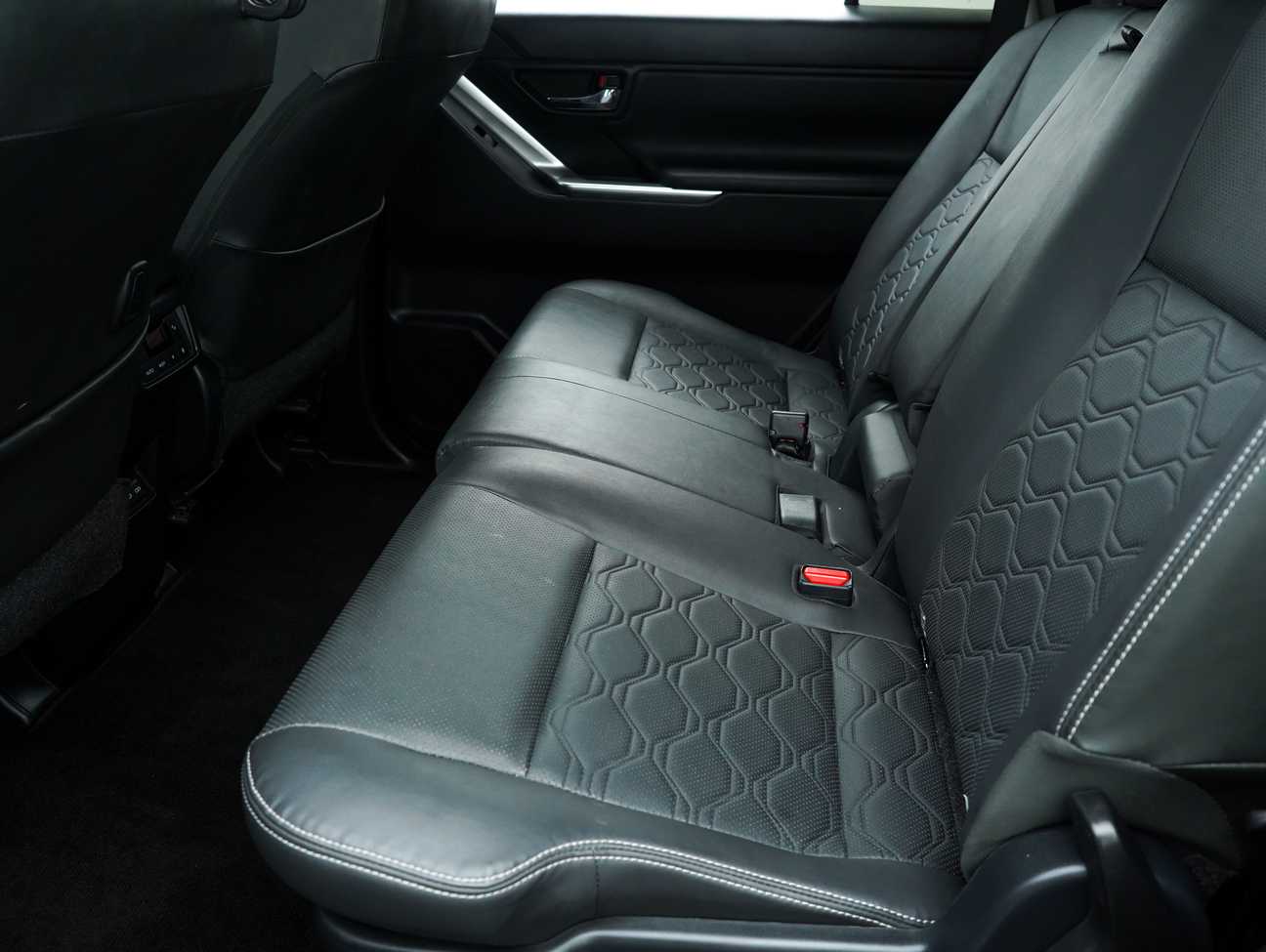 used 2023 Toyota Innova Zenix V 2.0