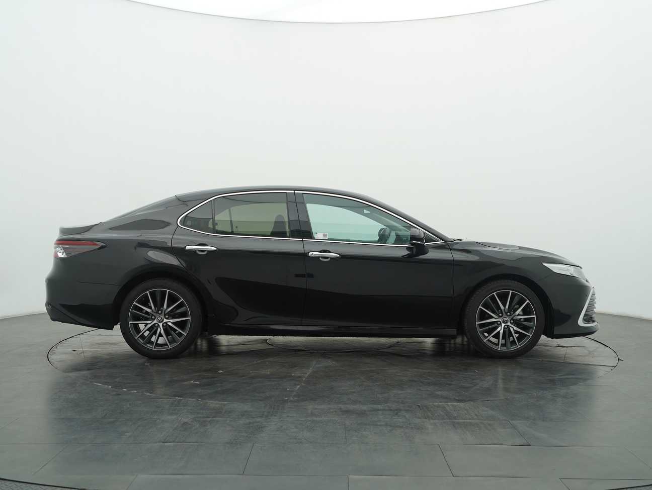 used 2023 Toyota Camry V 2.5