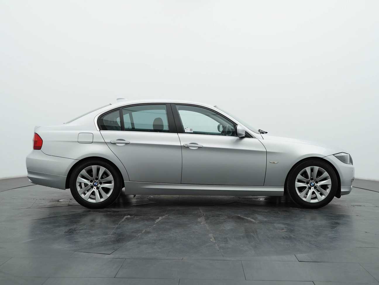 used 2011 BMW 320i  2.0