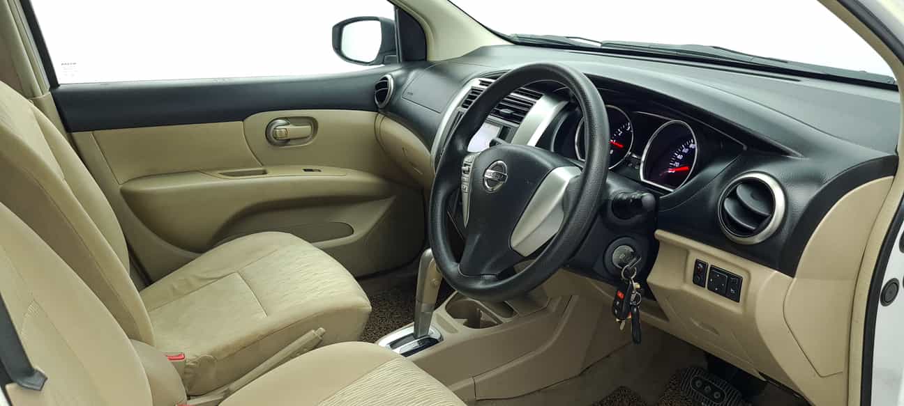 used 2016 Nissan GRAND LIVINA COMFORT 1.6