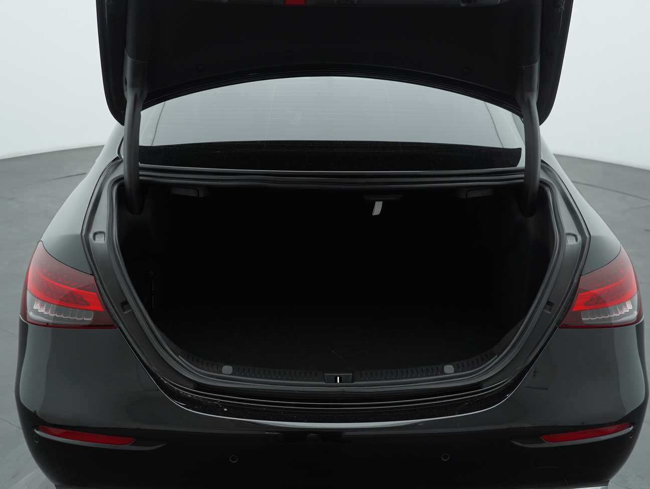 used 2023 Mercedes-Benz E200 Avantgarde 2.0