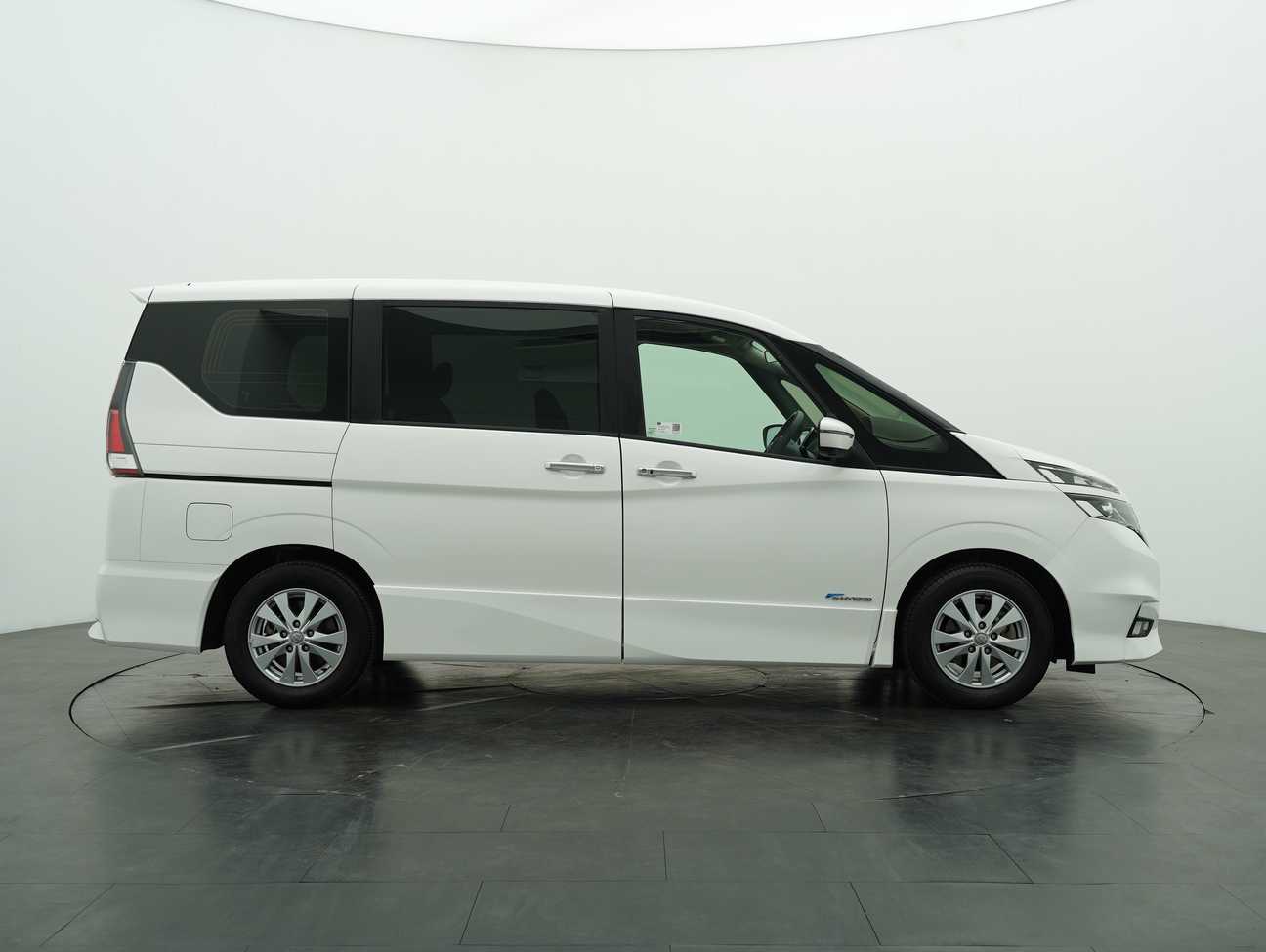 used 2018 Nissan Serena S-Hybrid High-Way Star 2.0