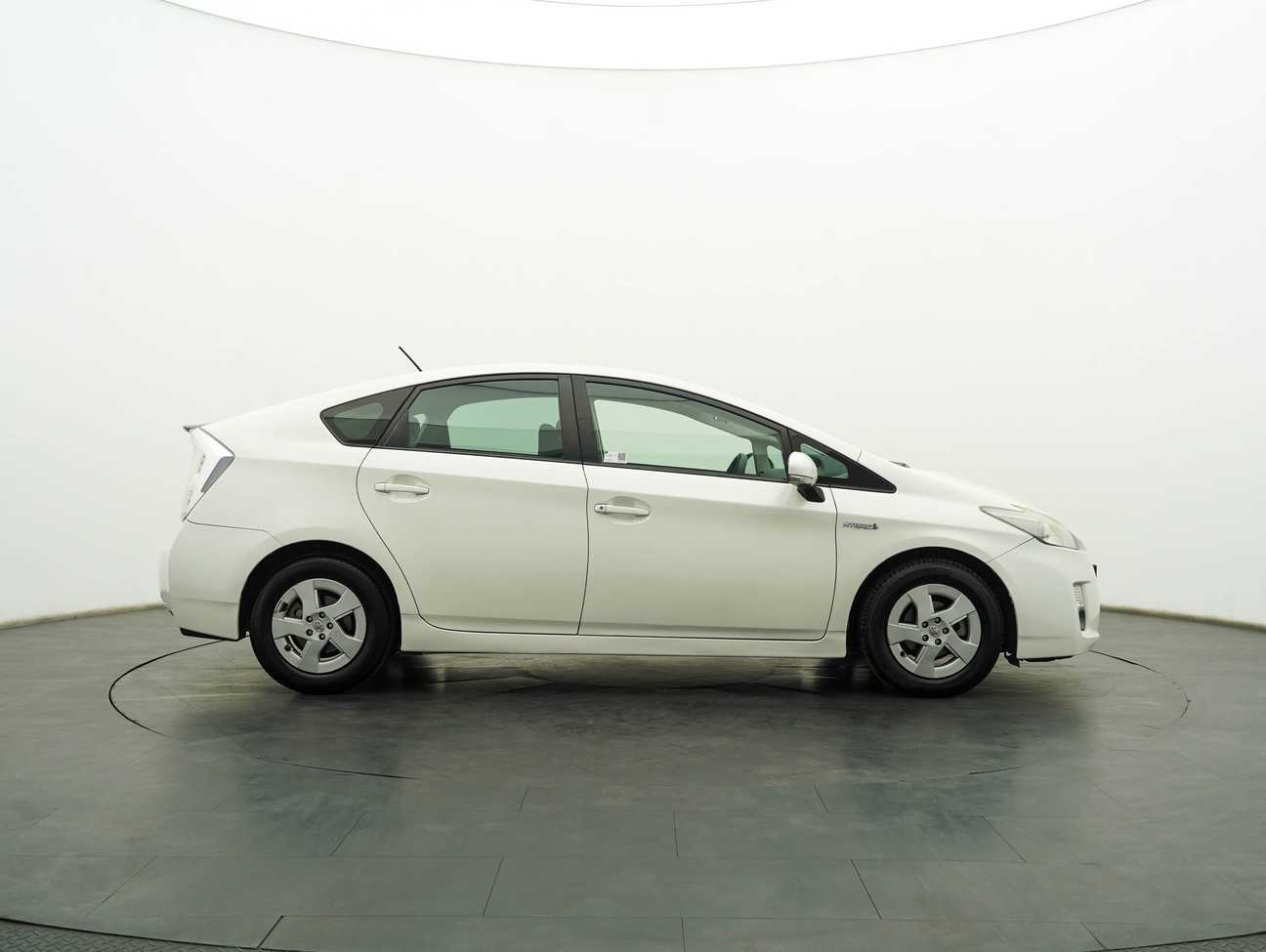 terpakai 2011 Toyota Prius  1.8
