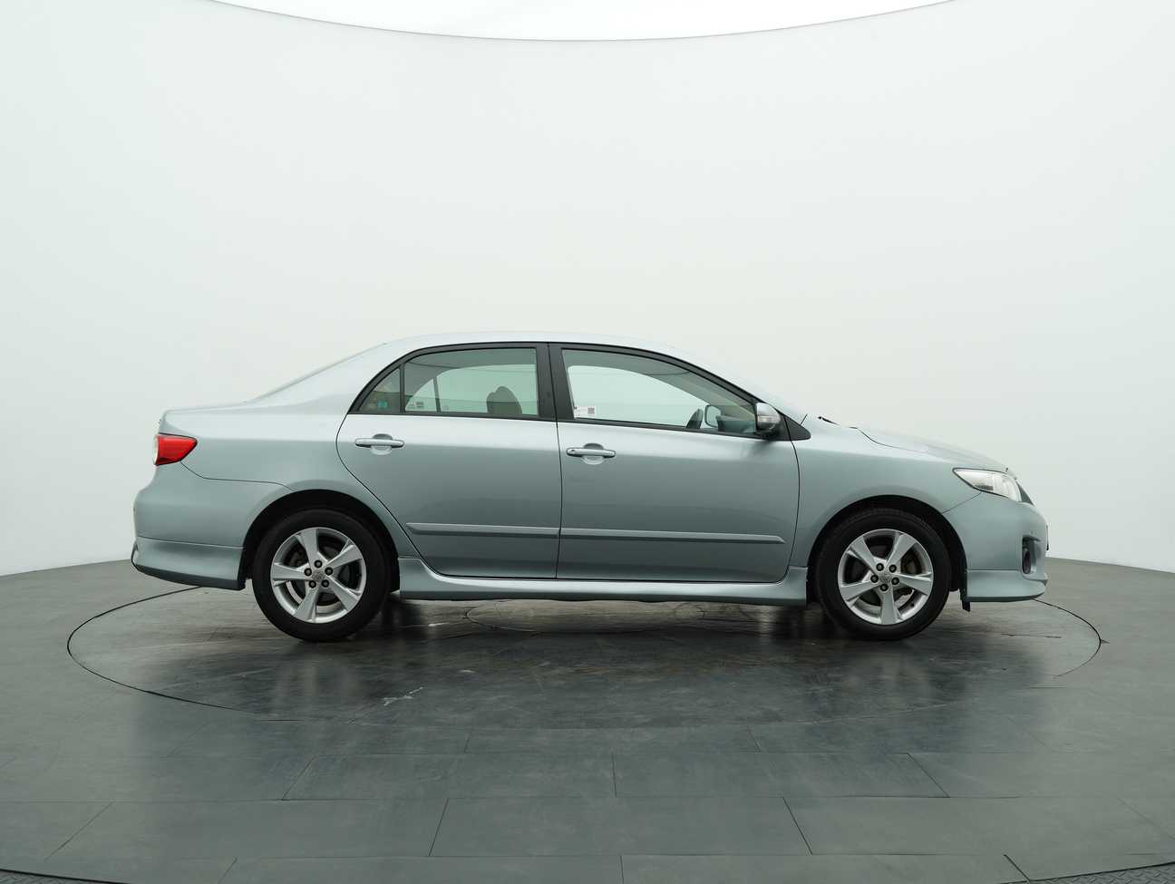 used 2013 Toyota Corolla Altis E 1.8