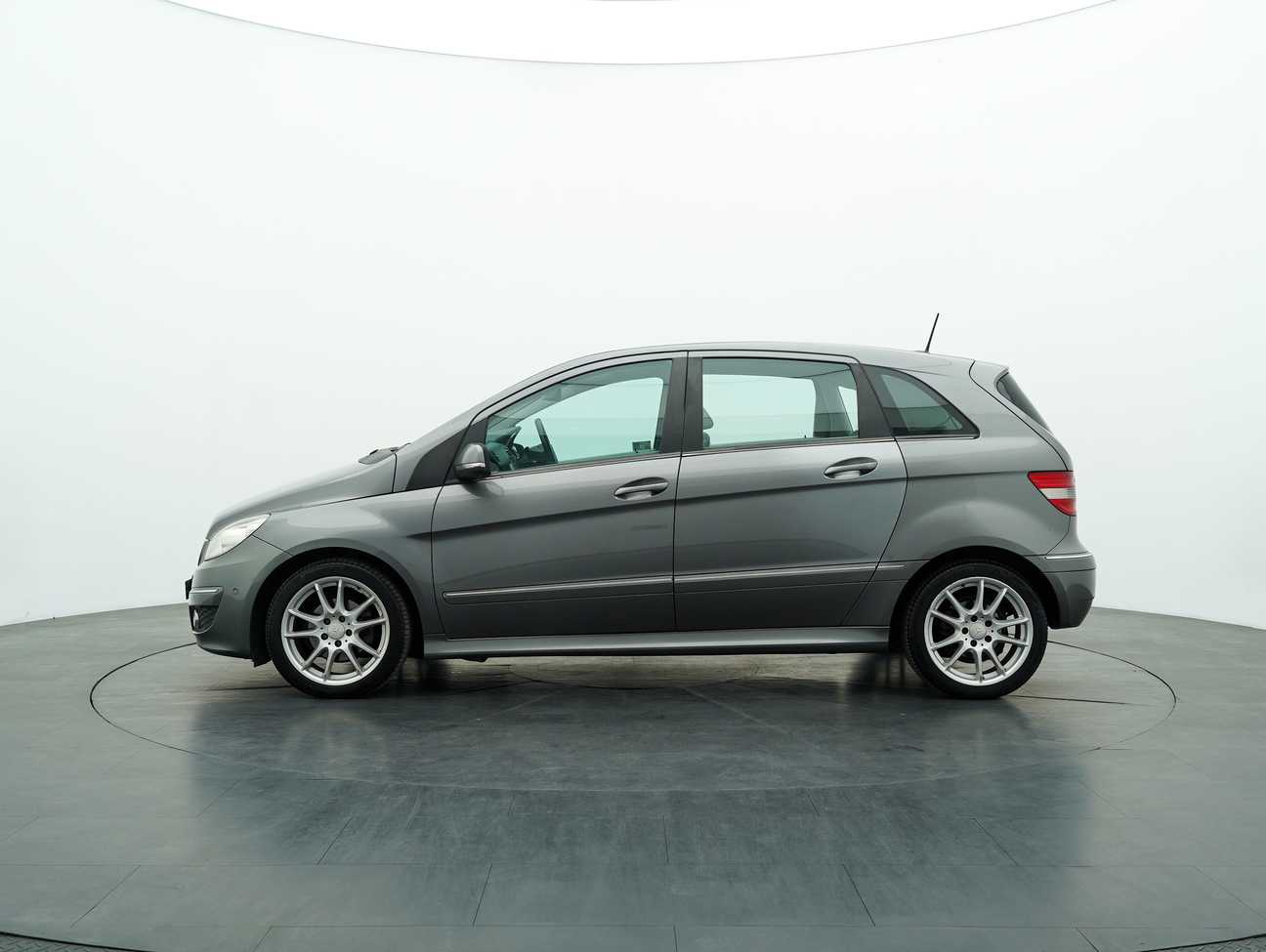 terpakai 2011 Mercedes-Benz B180  1.7