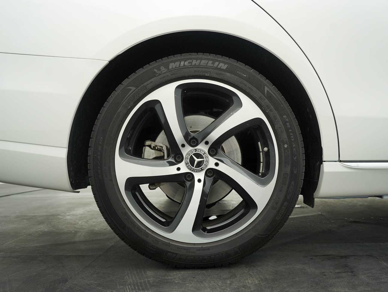 terpakai 2019 Mercedes-Benz E200 Avantgarde New Trim 2.0