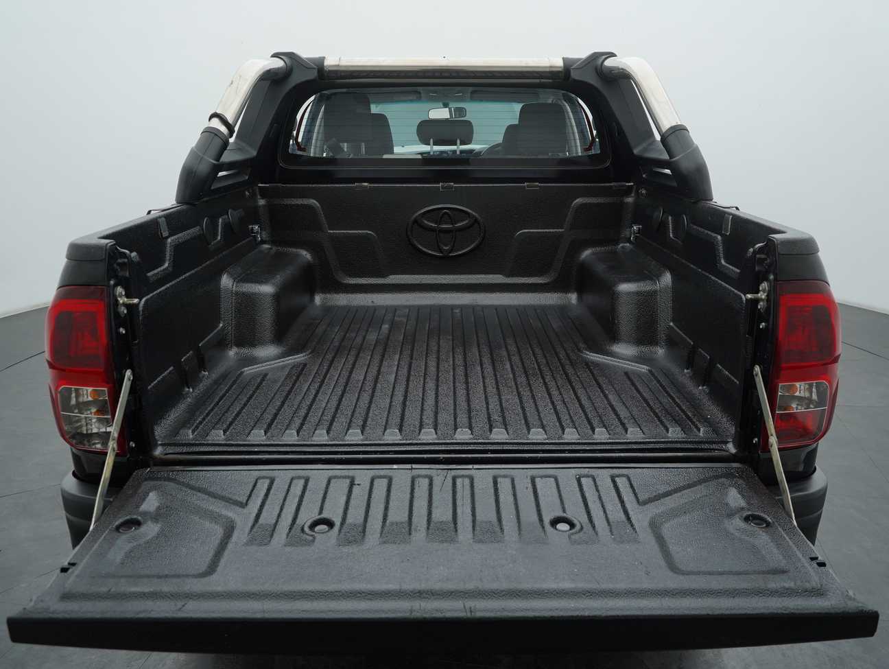 terpakai 2021 Toyota Hilux E Dual Cab 2.4