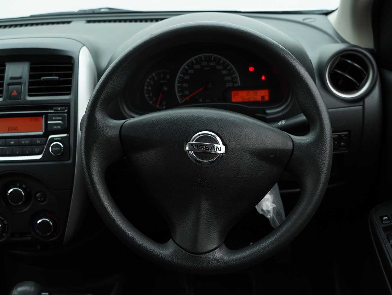 terpakai 2015 Nissan Almera E 1.5