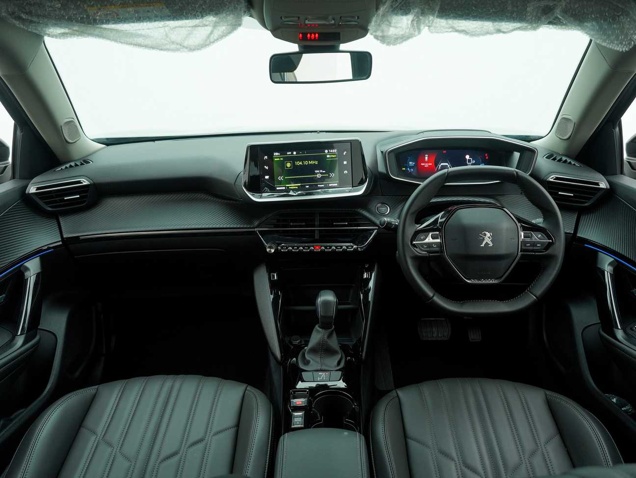 terpakai 2025 Peugeot 2008 Allure 1.2