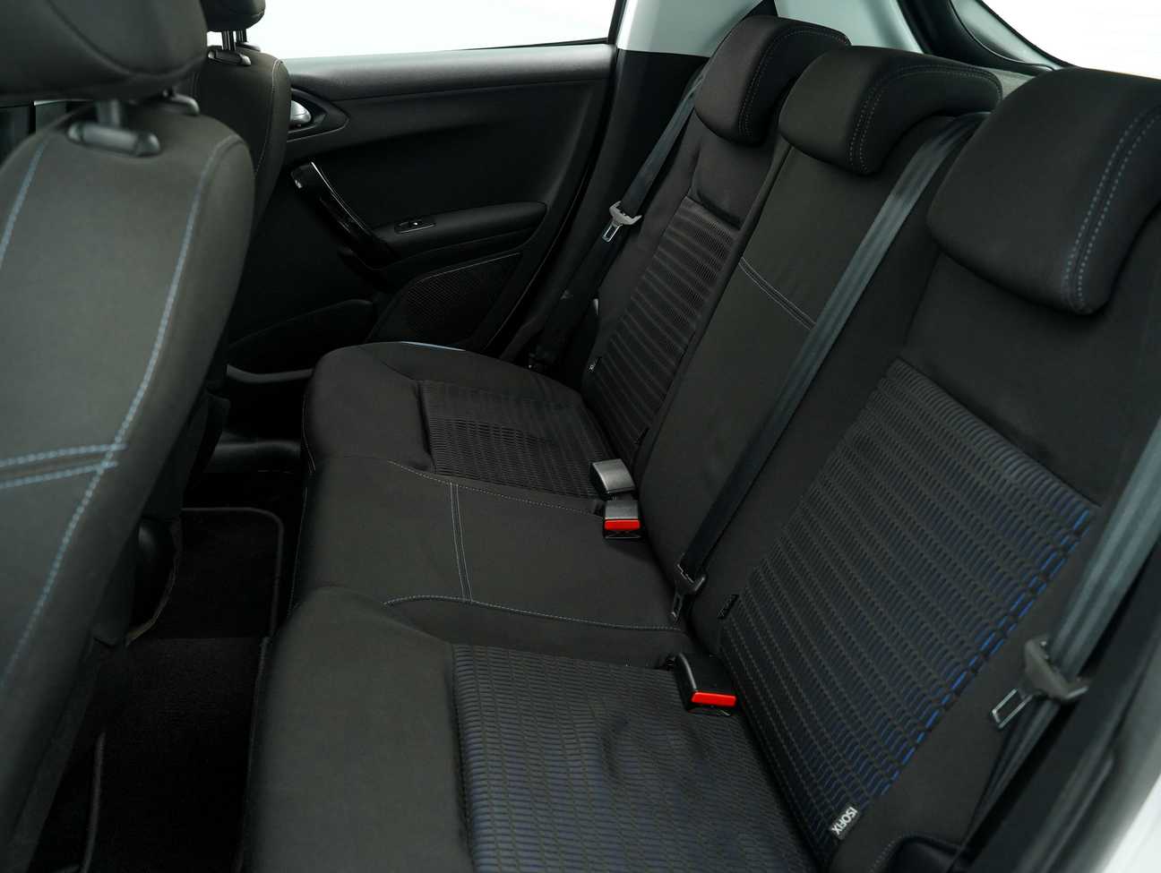 terpakai 2016 Peugeot 208 Allure 3 Door 1.6