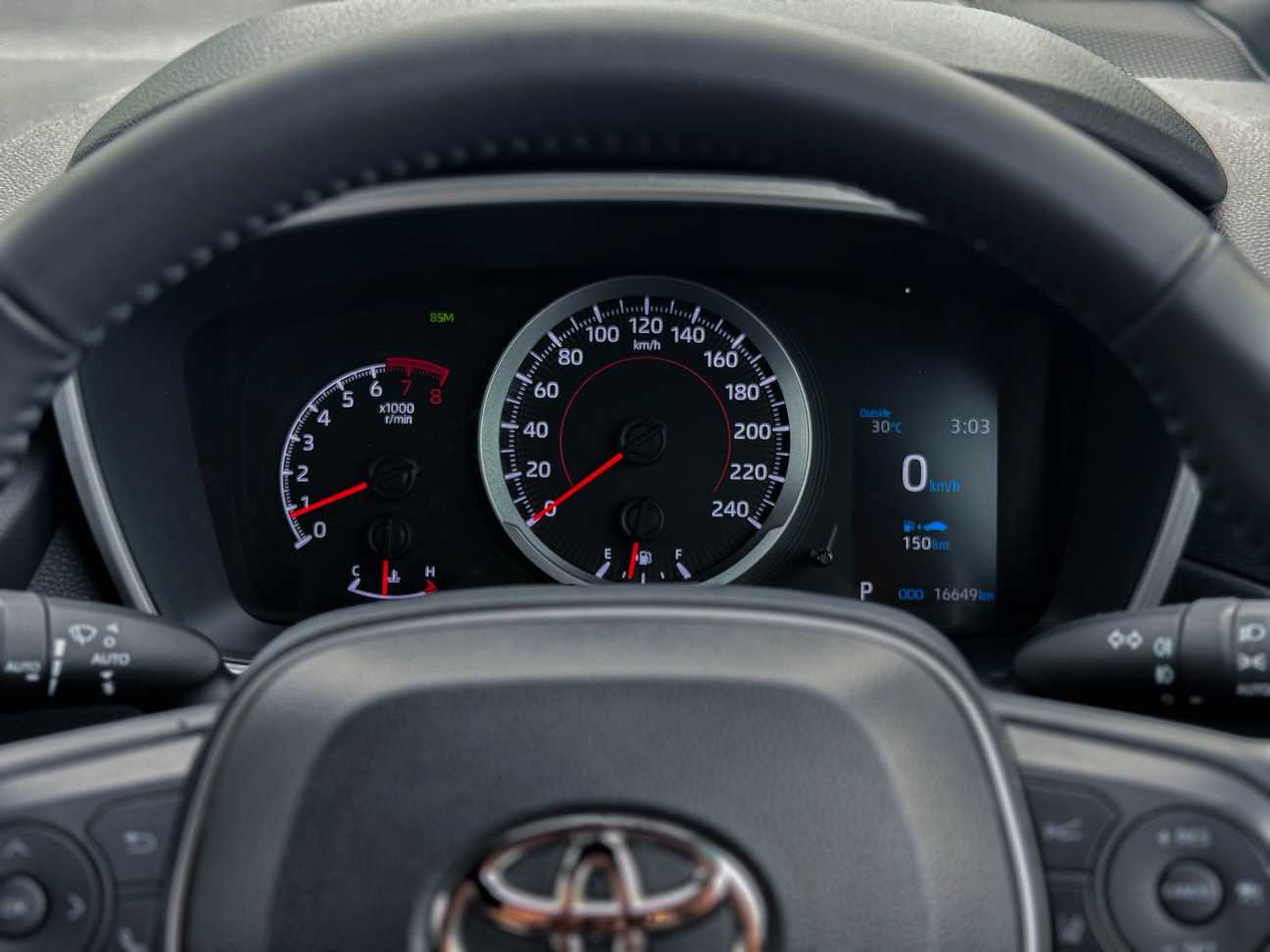 terpakai 2024 Toyota Corolla Cross V 1.8