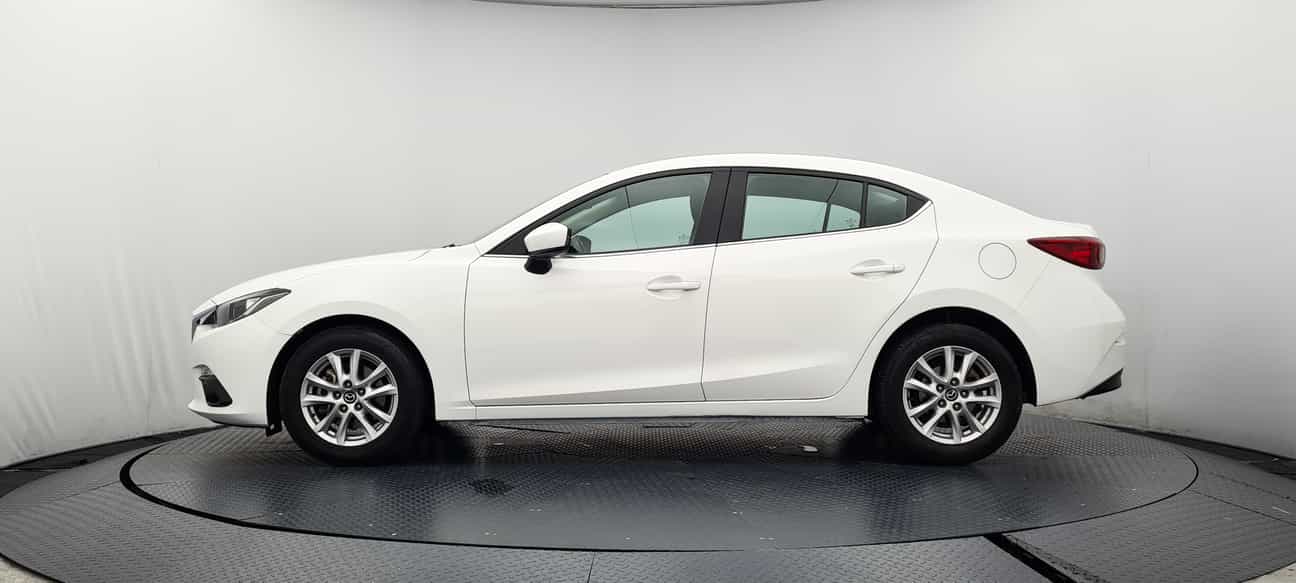 terpakai 2015 Mazda 3 SEDAN SKYACTIV-G (CKD) 2.0