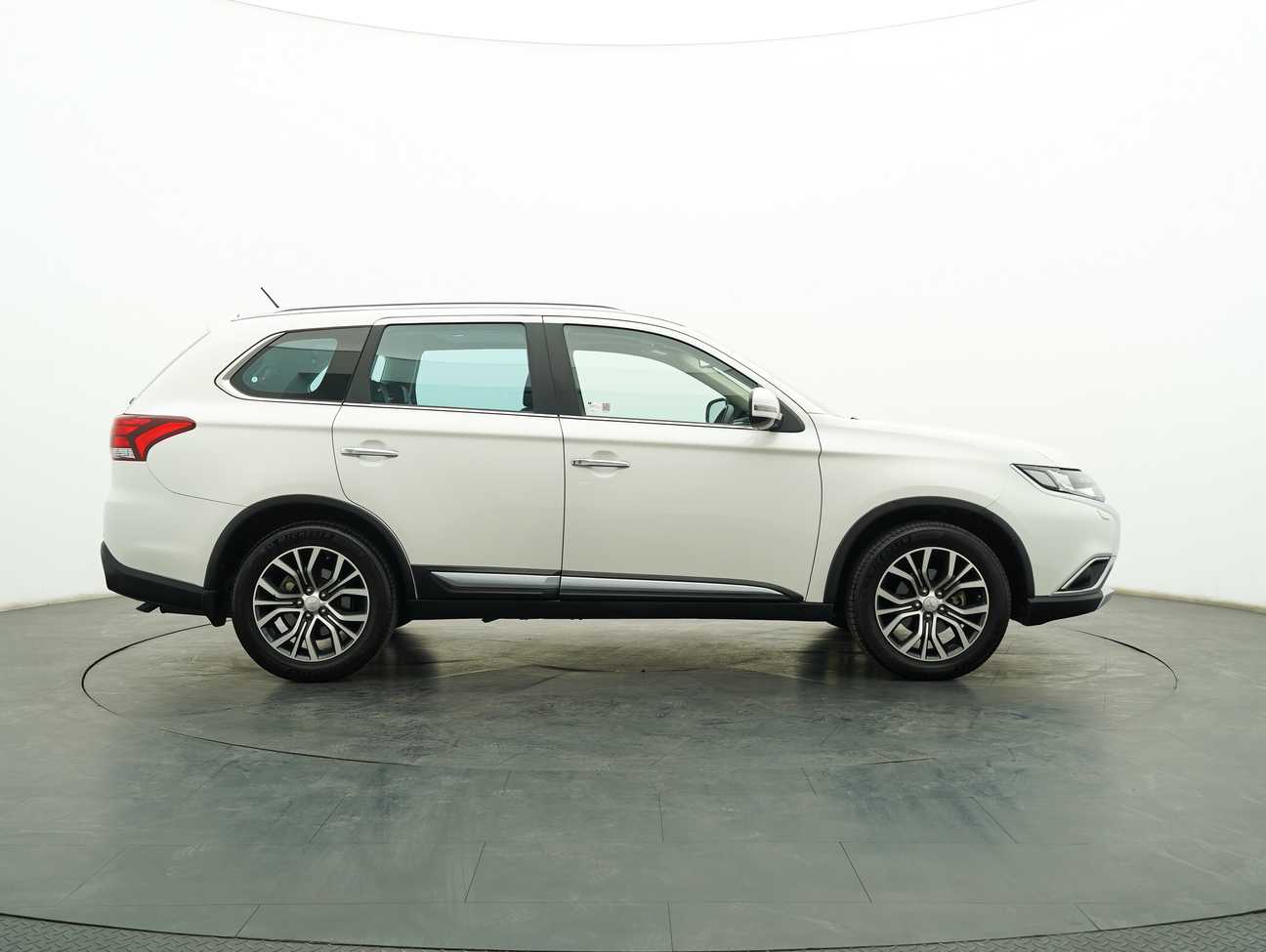 used 2016 Mitsubishi Outlander  2.4