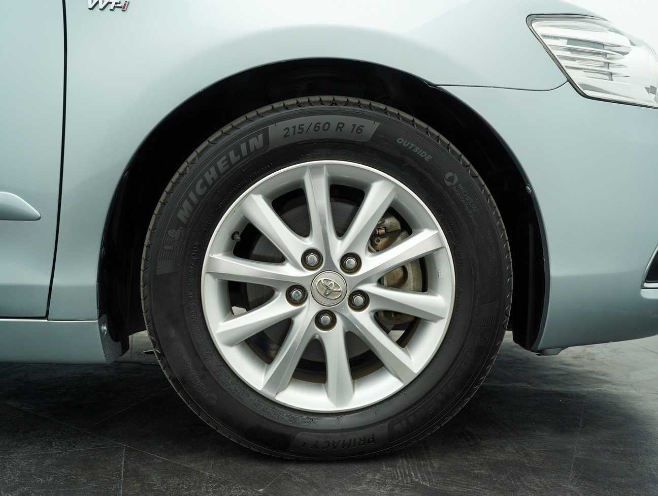 terpakai 2011 Toyota Camry G 2.0