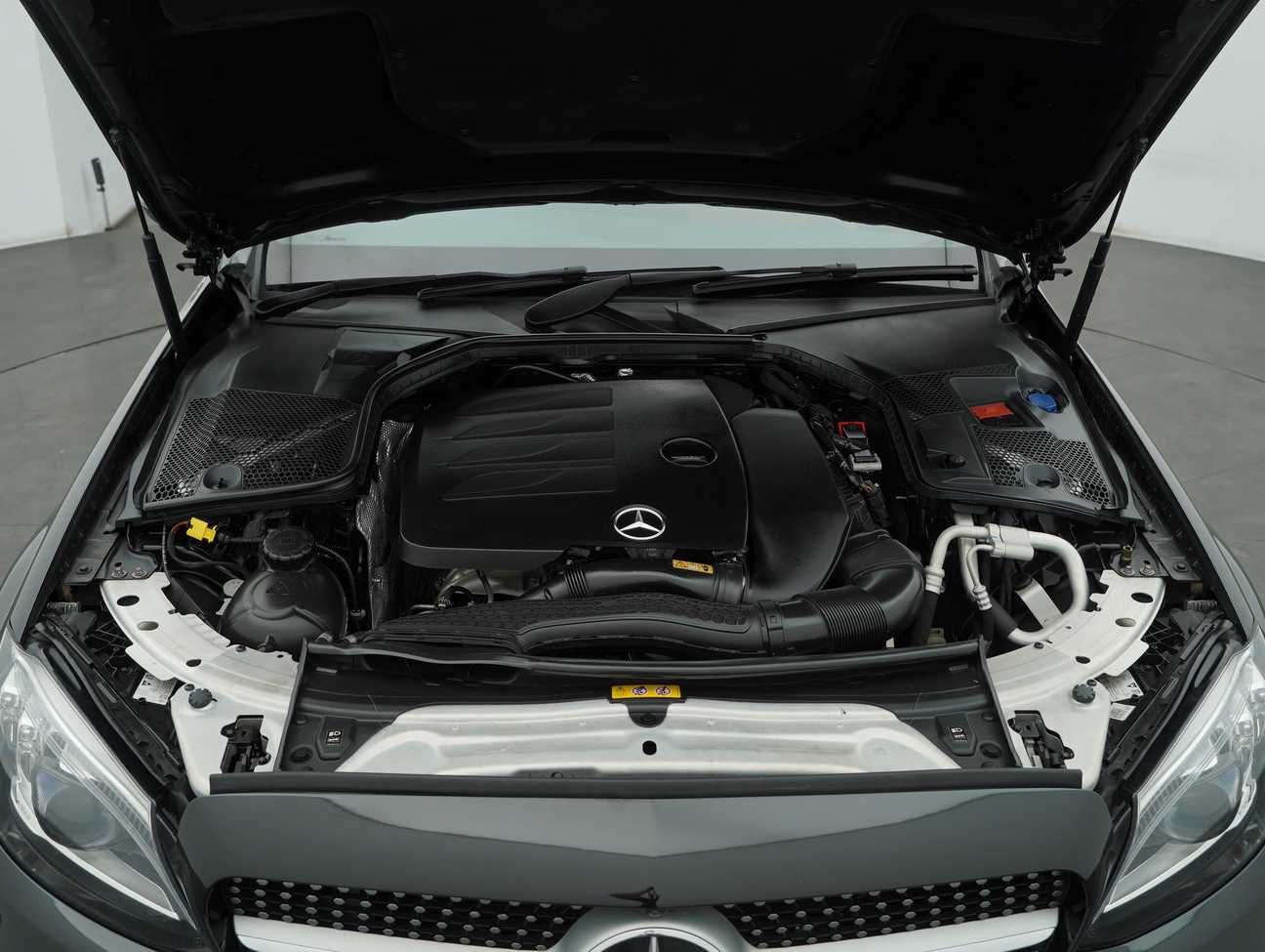 used 2020 Mercedes-Benz C300 AMG Line 2.0