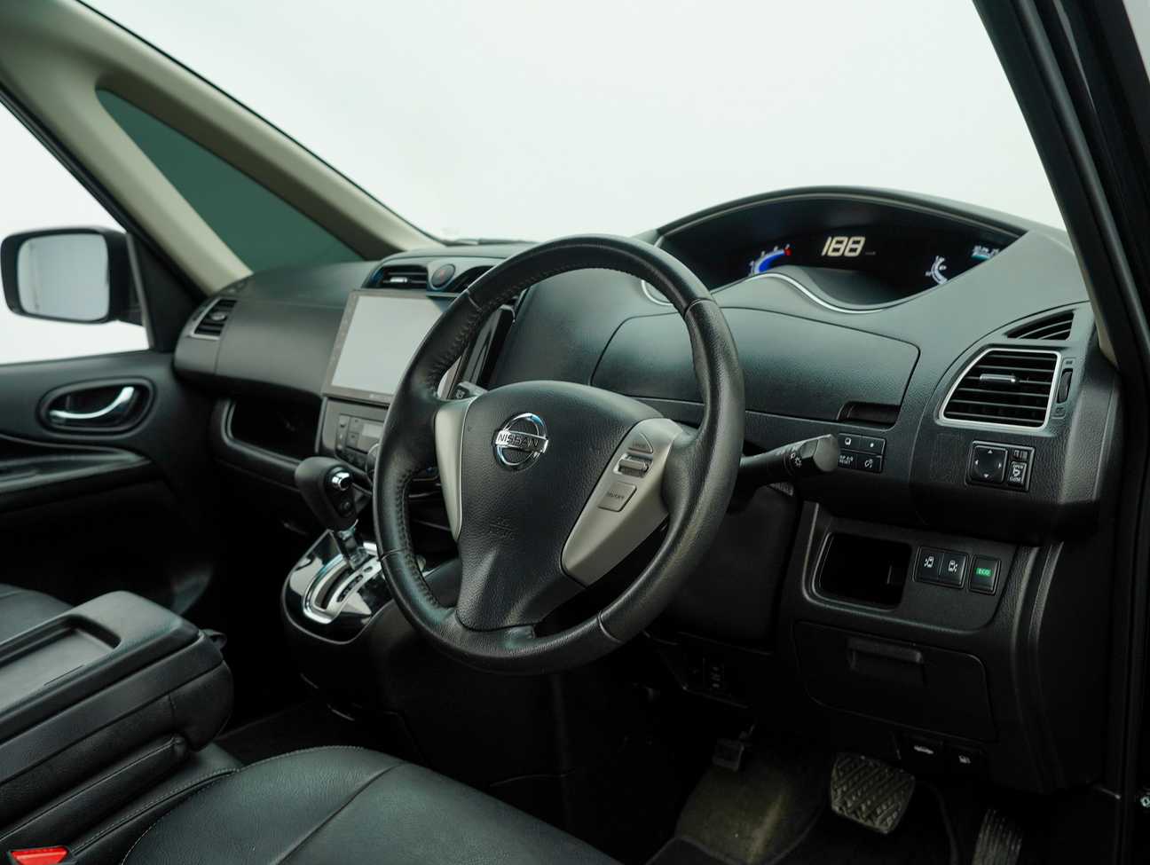 terpakai 2017 Nissan Serena S-Hybrid High-Way Star Premium 2.0