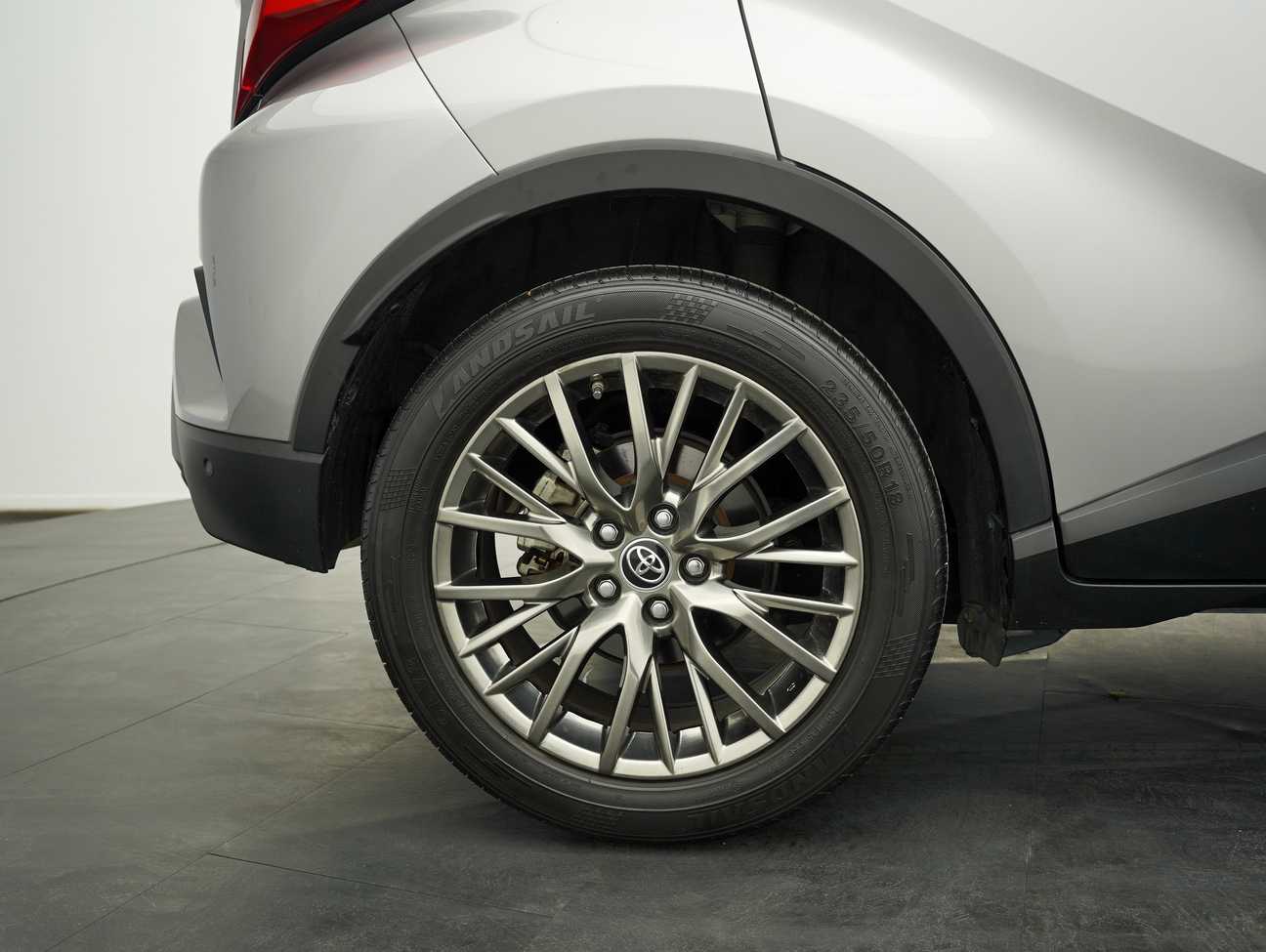 used 2018 Toyota C-HR  1.8