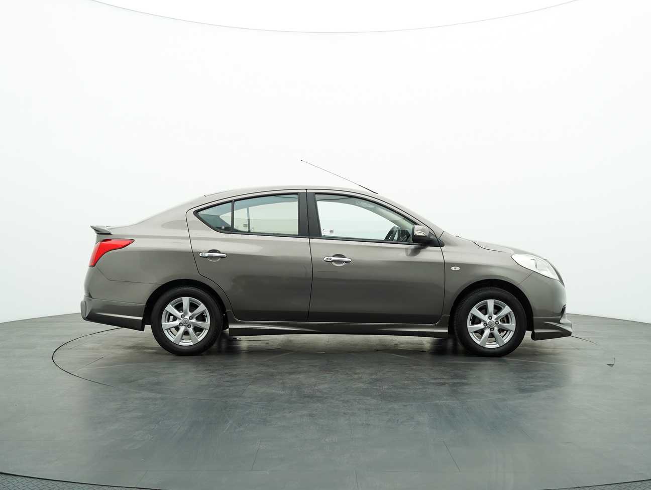 used 2014 Nissan Almera VL 1.5