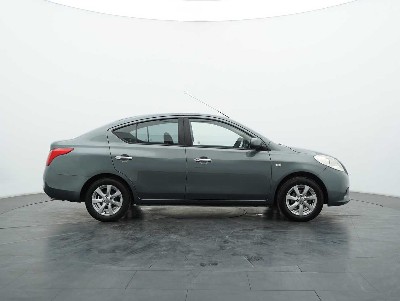 terpakai 2013 Nissan Almera VL 1.5