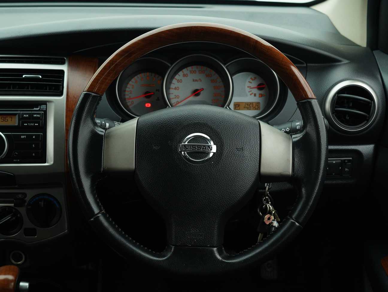 used 2013 Nissan Grand Livina CVTC Comfort 1.8