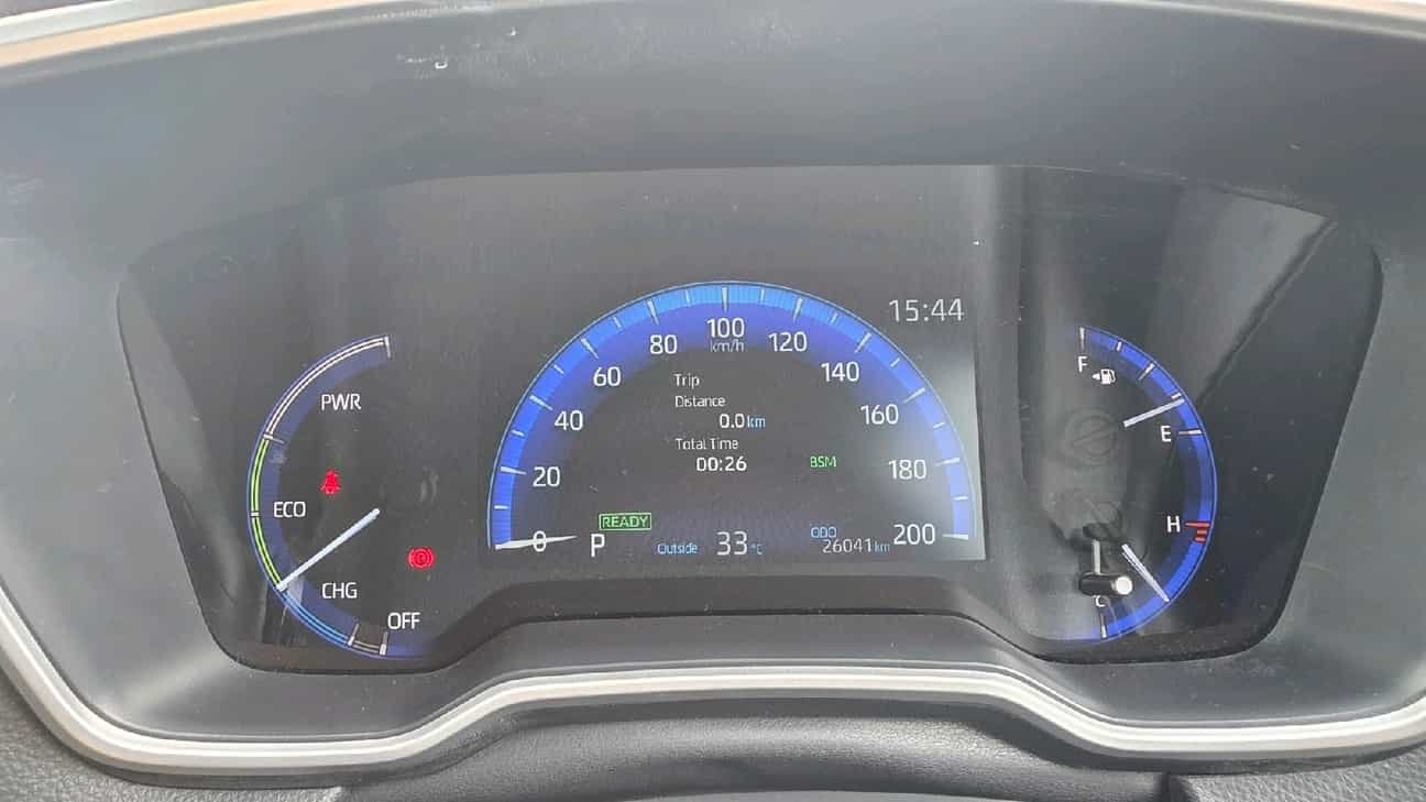 terpakai 2022 Toyota Corolla Cross Hybrid 1.8