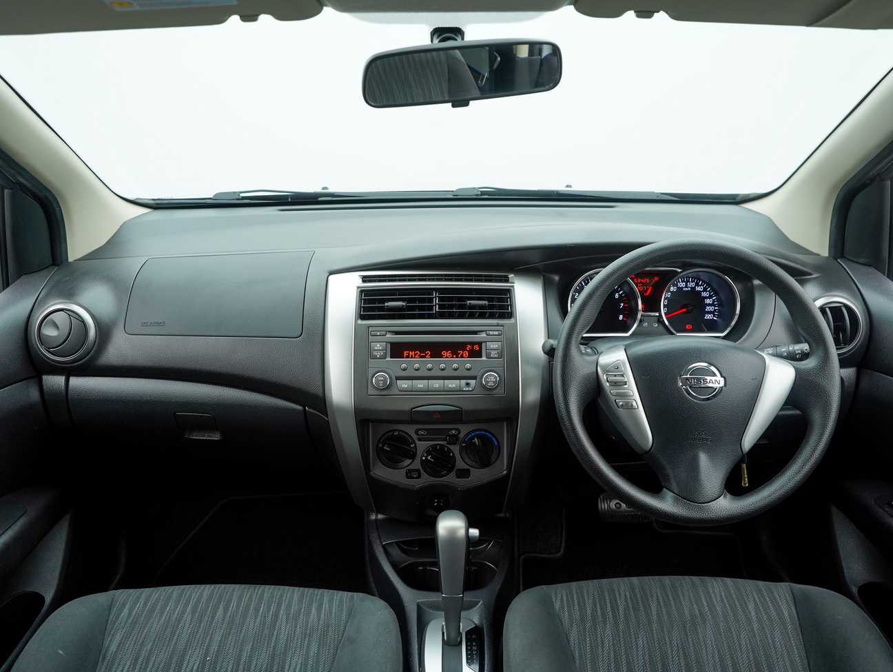 terpakai 2018 Nissan Grand Livina Comfort 1.6