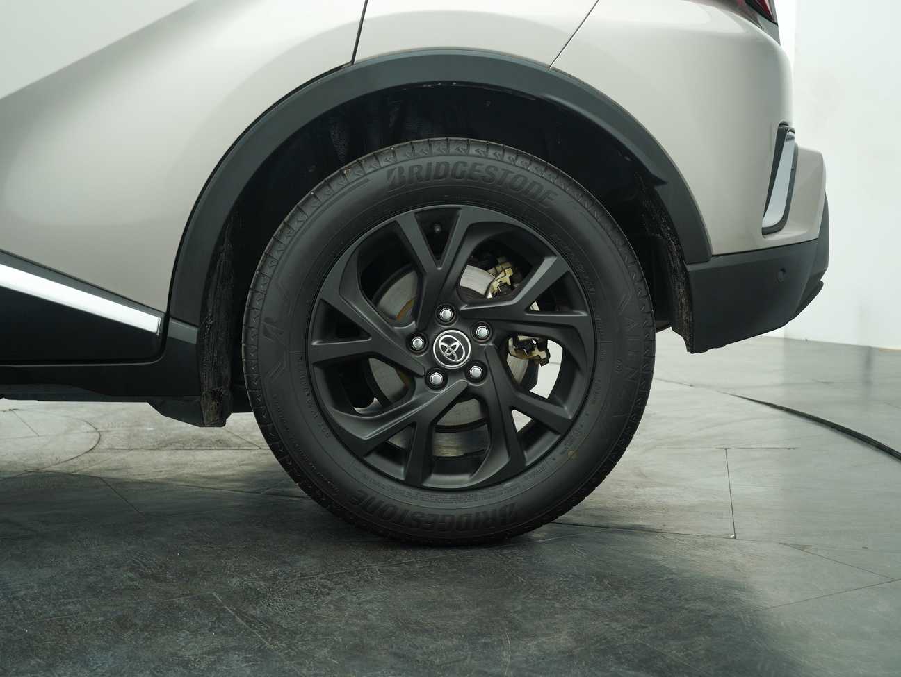 used 2019 Toyota C-HR  1.8