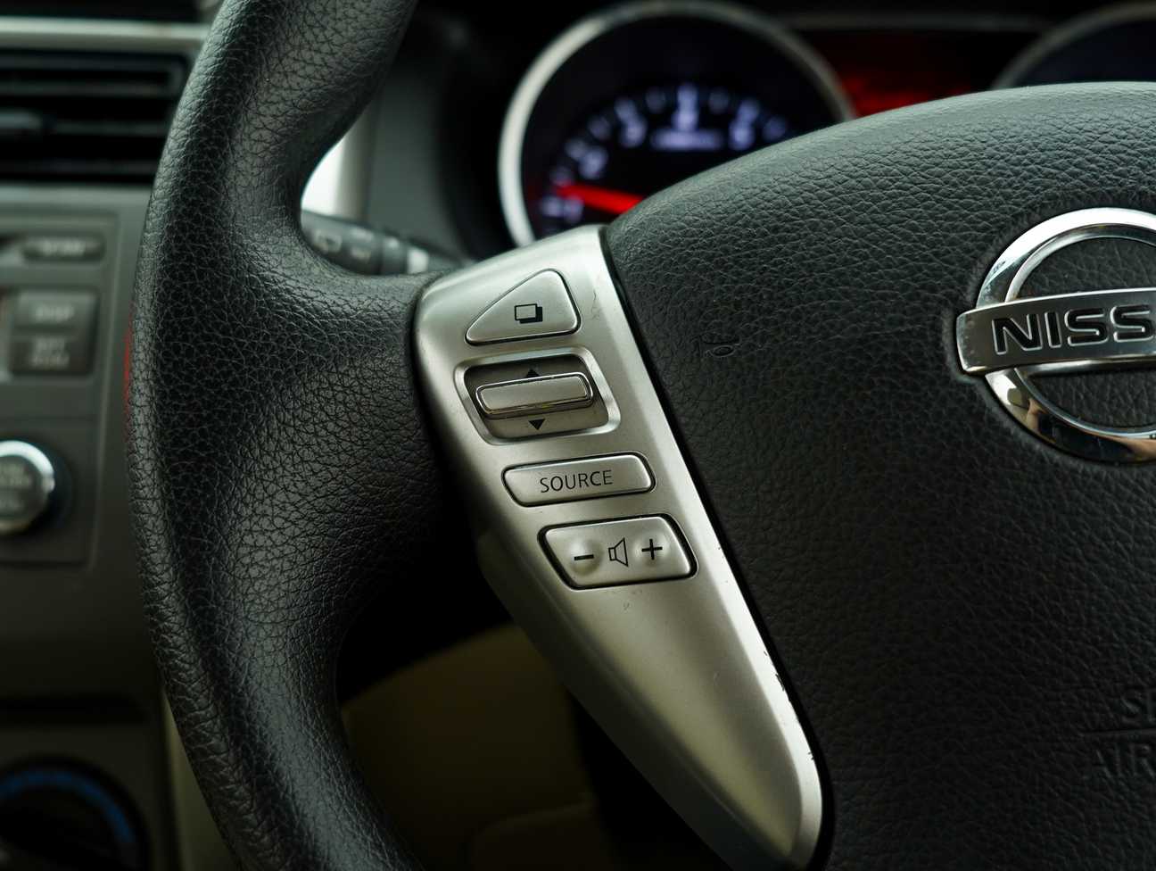 terpakai 2014 Nissan Grand Livina Comfort 1.6