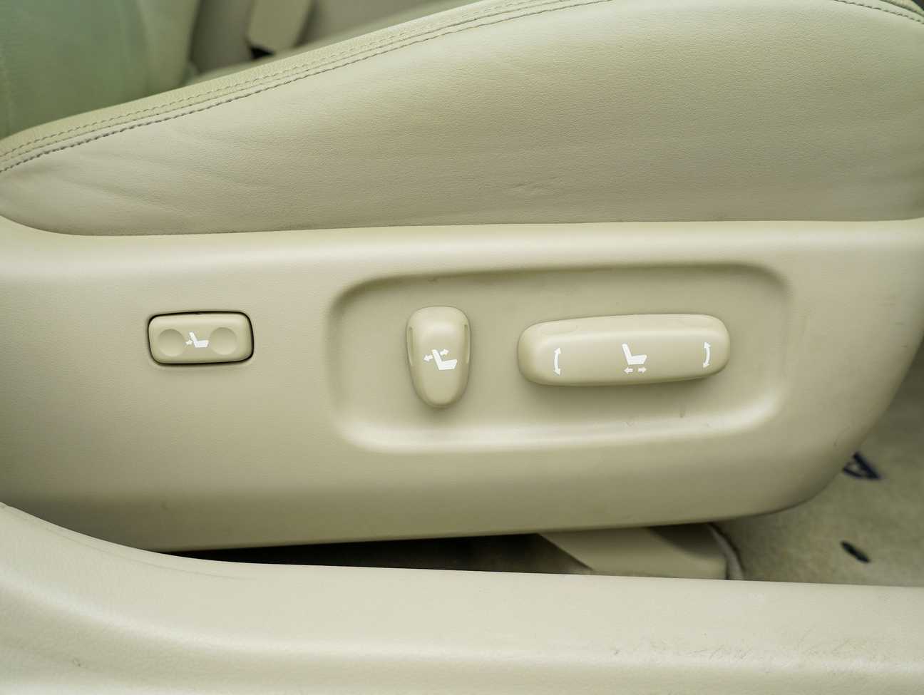 terpakai 2011 Toyota Camry G 2.0