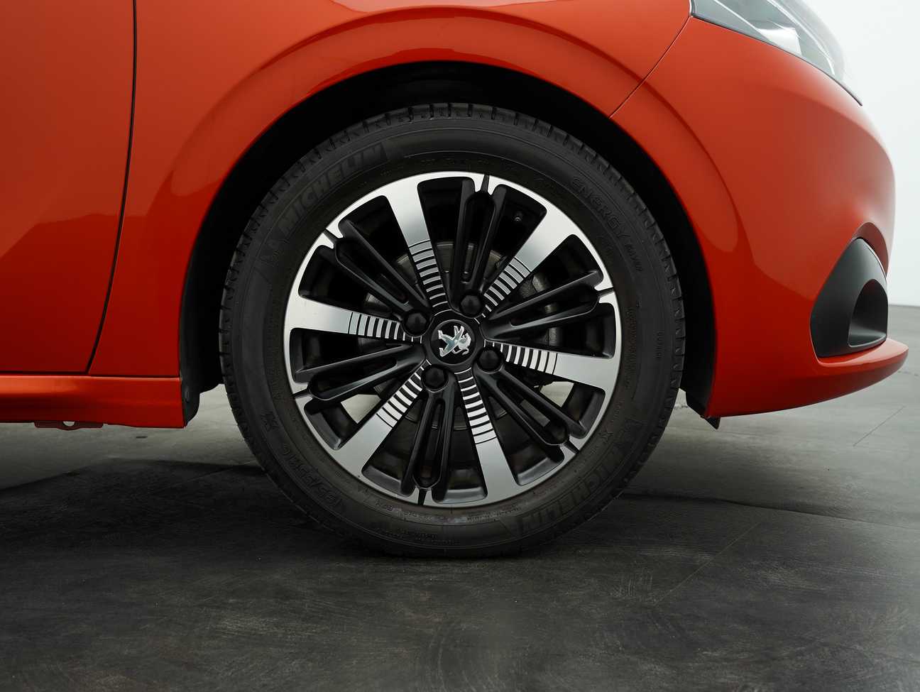 terpakai 2019 Peugeot 208 PureTech 1.2