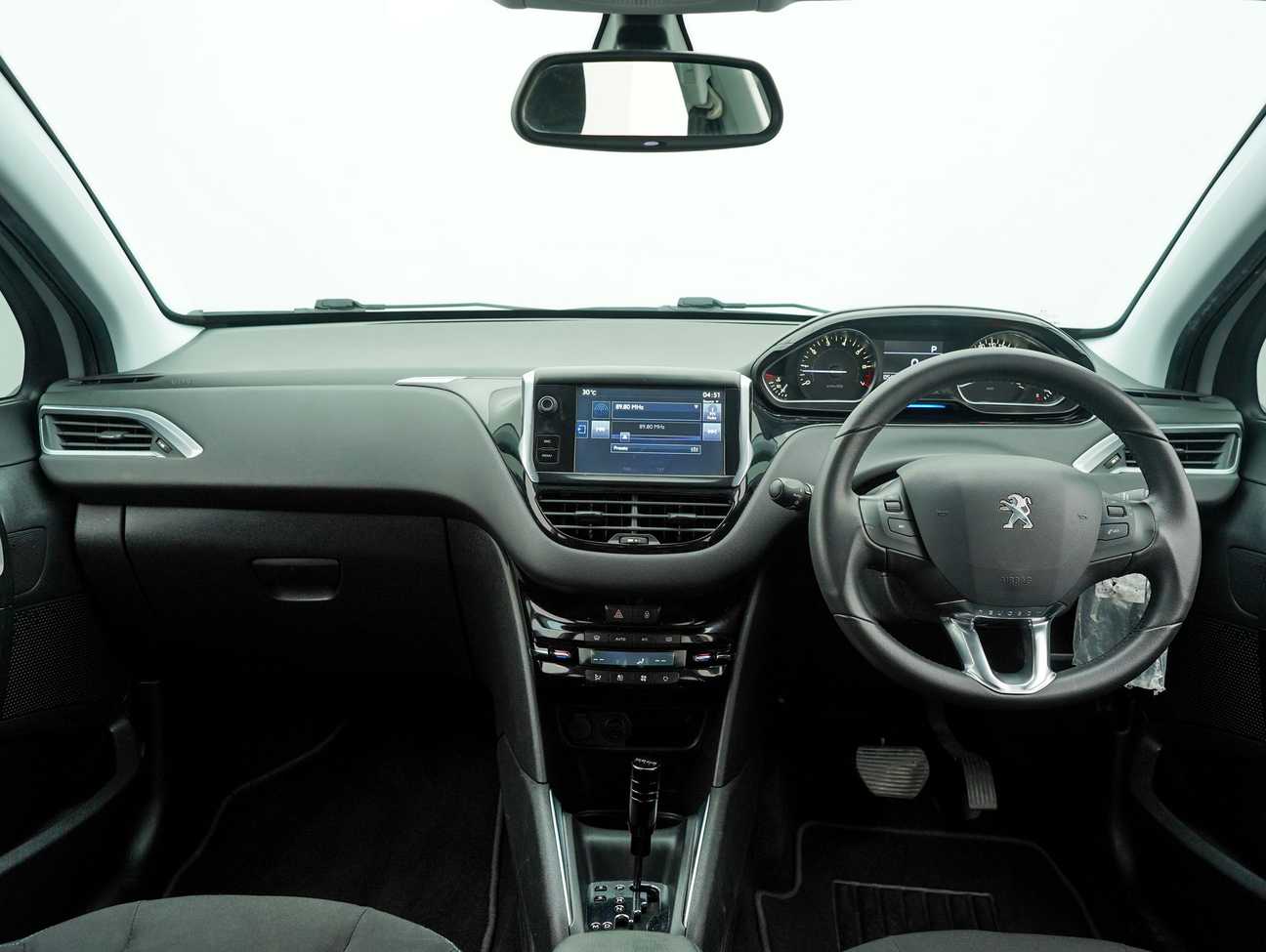 terpakai 2016 Peugeot 208 Allure 3 Door 1.6