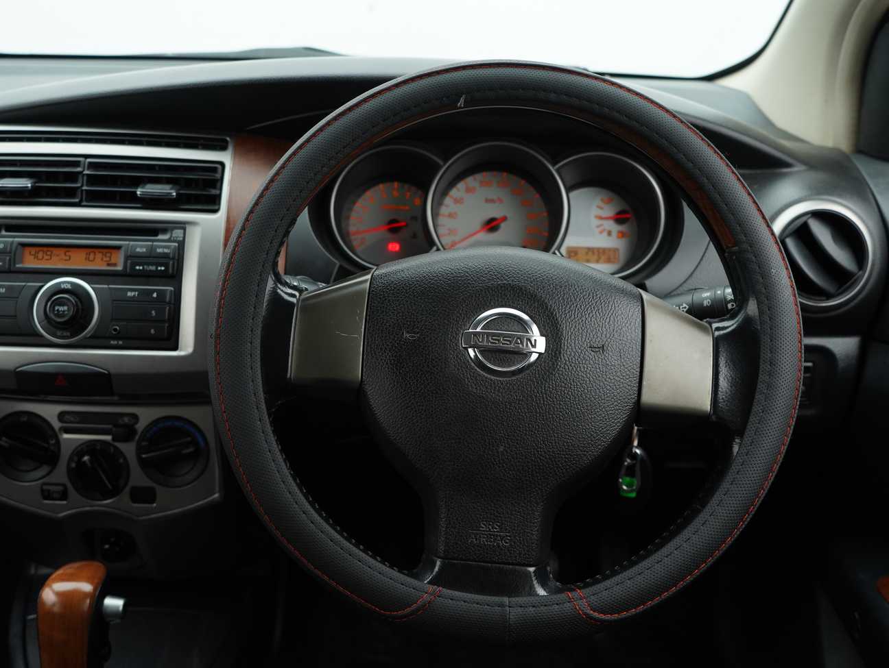 used 2013 Nissan Grand Livina CVTC Comfort 1.8