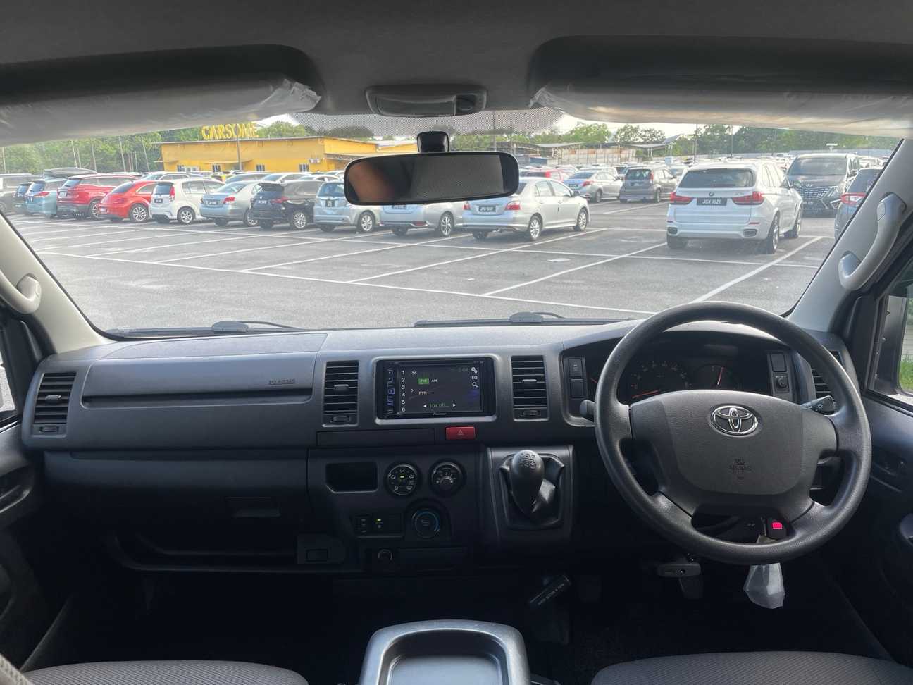 terpakai 2016 Toyota Hiace Window Van 2.5