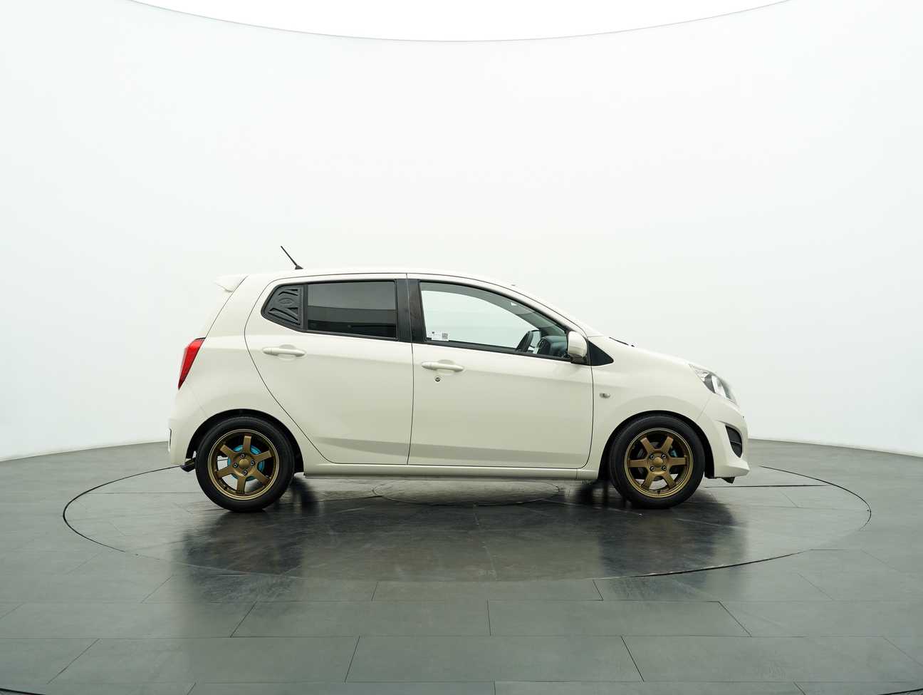 terpakai 2016 Perodua AXIA G 1.0
