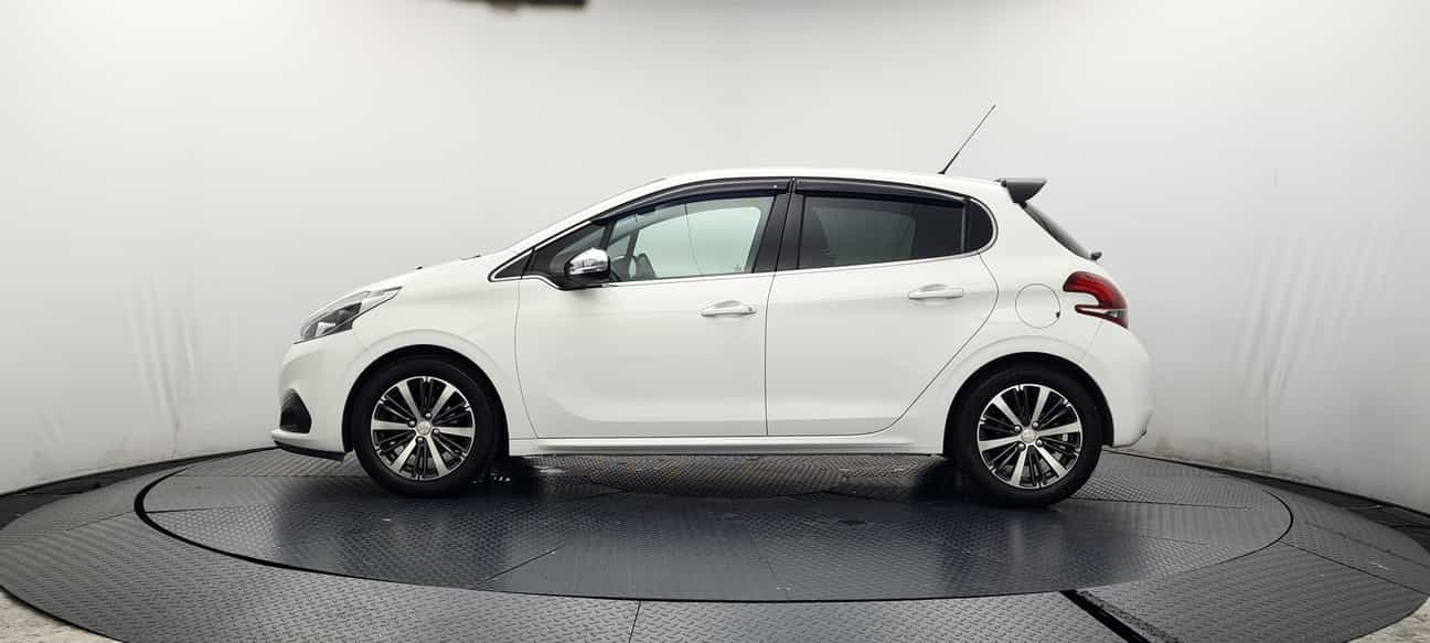terpakai 2018 Peugeot 208 PURETECH 1.2