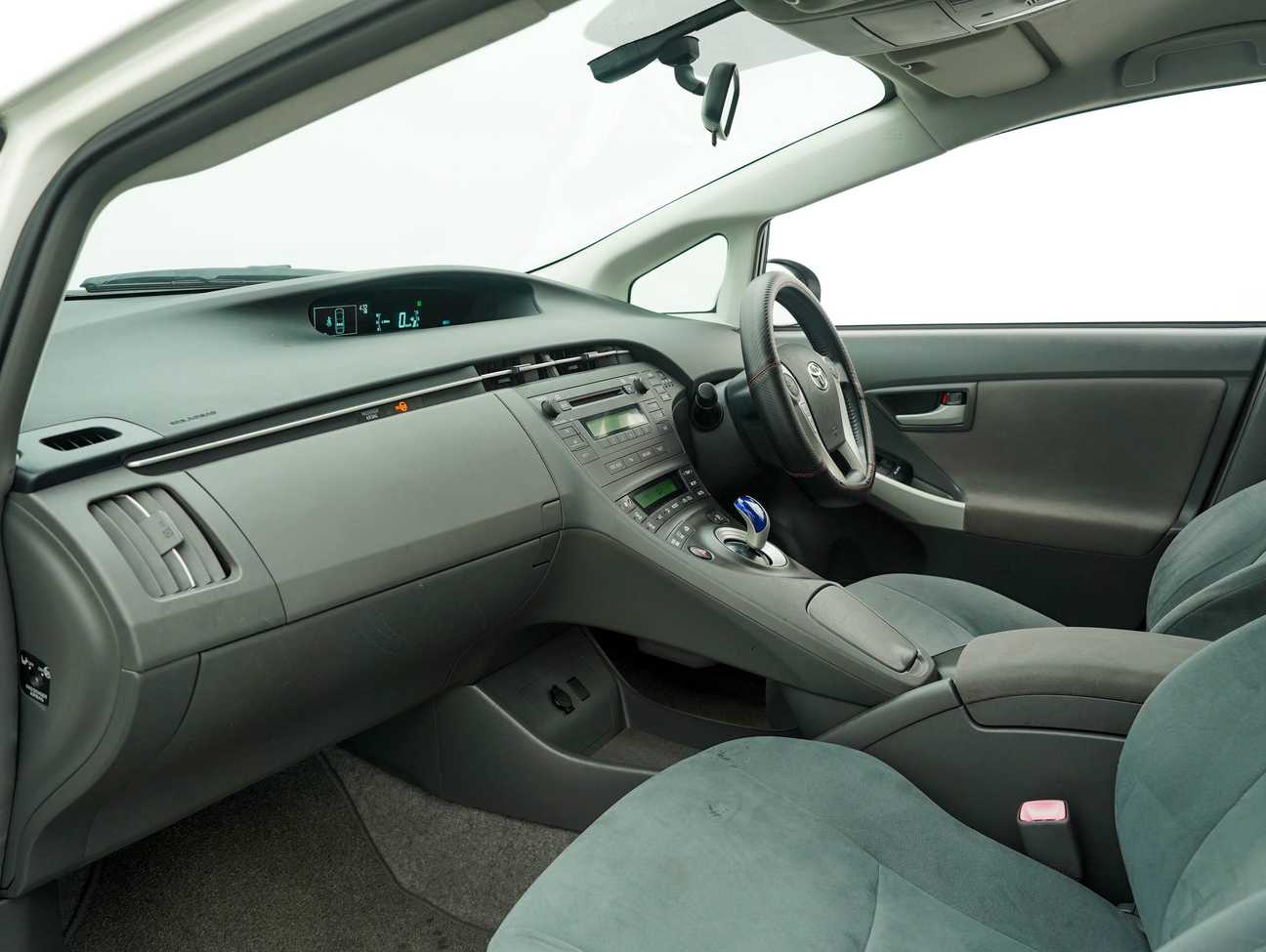 terpakai 2011 Toyota Prius  1.8